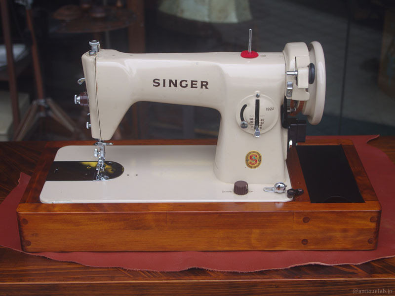 レトロ　ミシン No.442 SINGER 192U シンガー家庭用ミシン レトロなクリーム色の可愛い